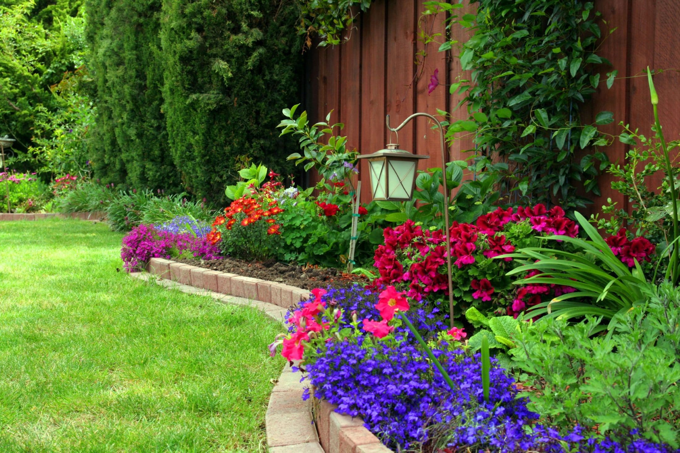 5 Advantages of Using Garden Edging