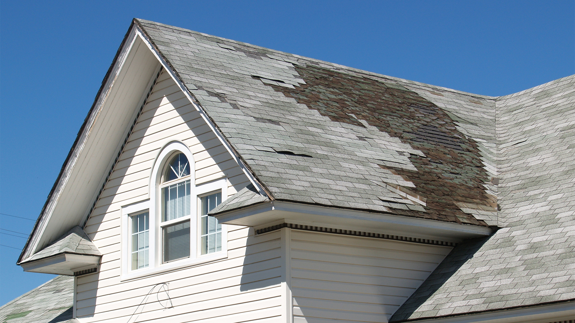 5 Signs of Roof Damage You Should Never Ignore