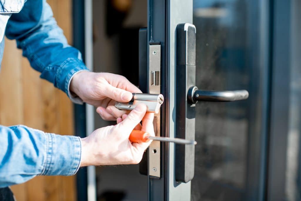 2 Professional Methods from a London Locksmith to Unlock Your Locked Door